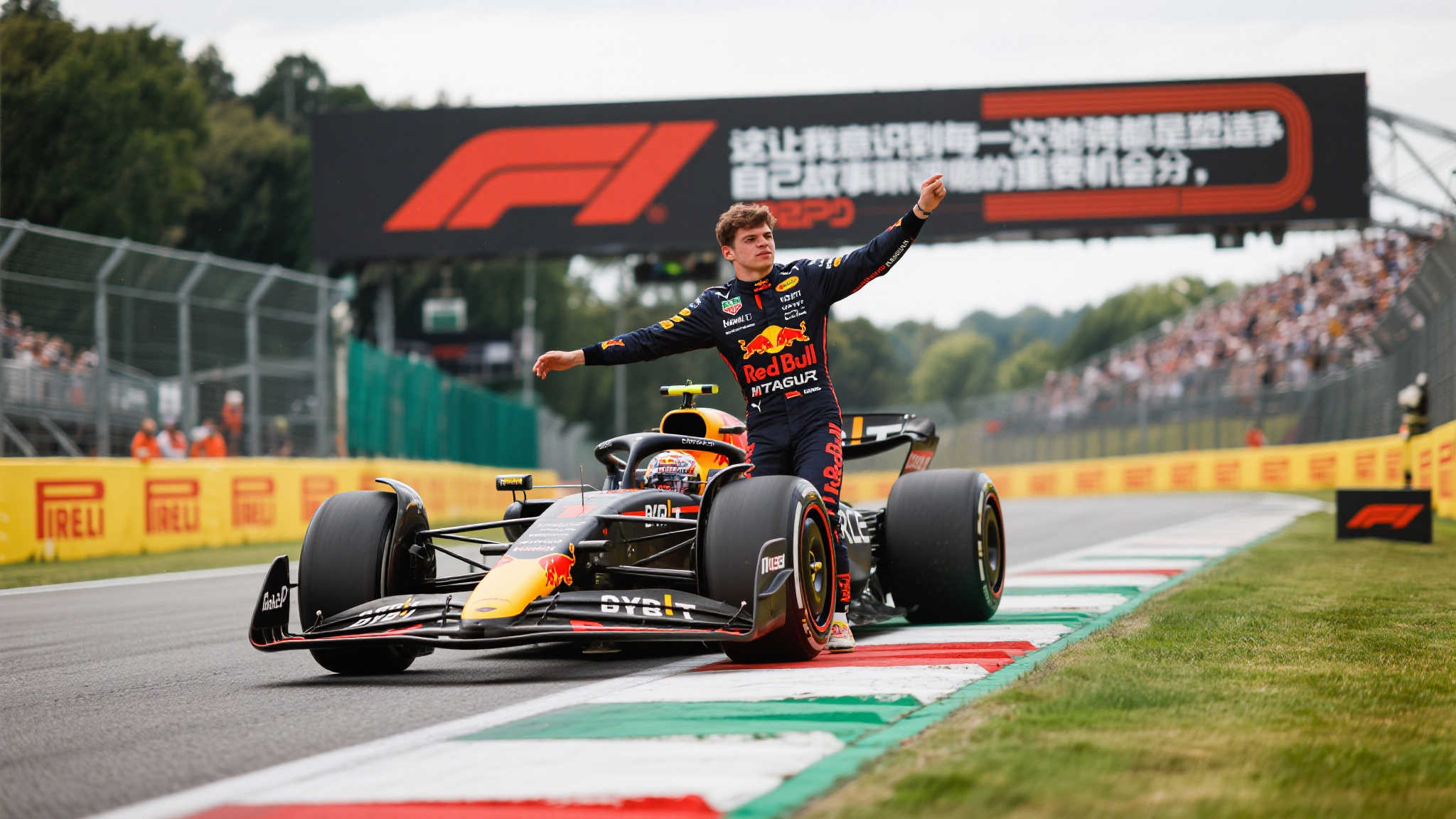 乔治拉塞尔携手皮亚斯特里与詹姆斯惊艳亮相F1舞台 乔治拉塞尔携手皮亚斯特里与詹姆斯惊艳亮相F1舞台